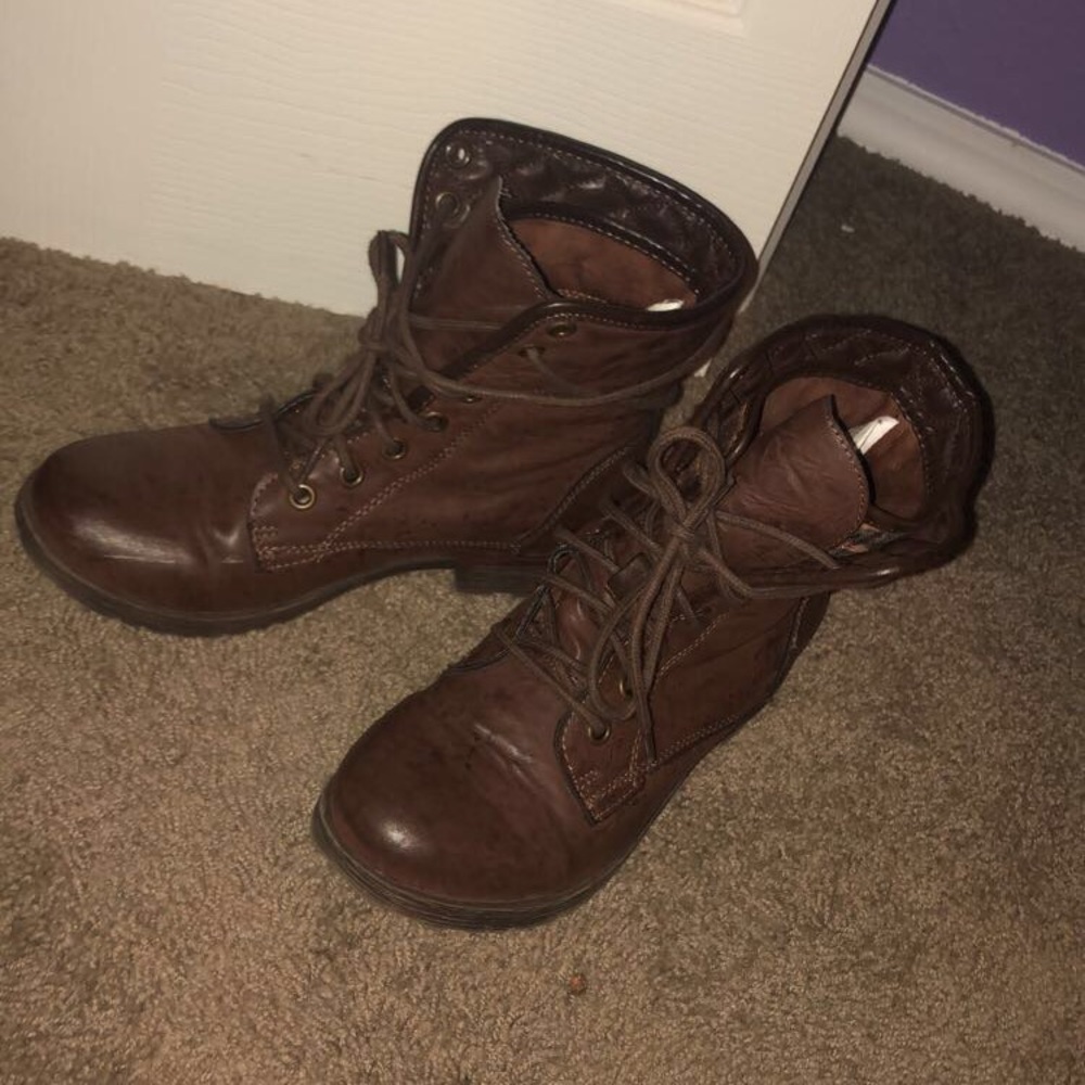 Combat boots